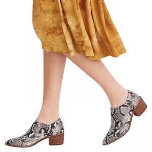 Madewell Women's Leather Low Booties
In Snake Print Size 6